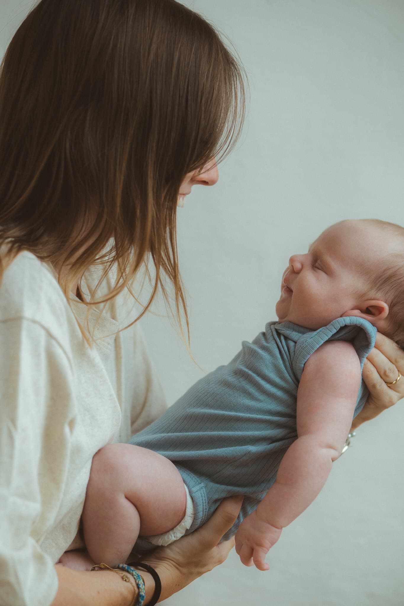 Familiemoment vastgelegd door Sam van Vivid Fotografie
