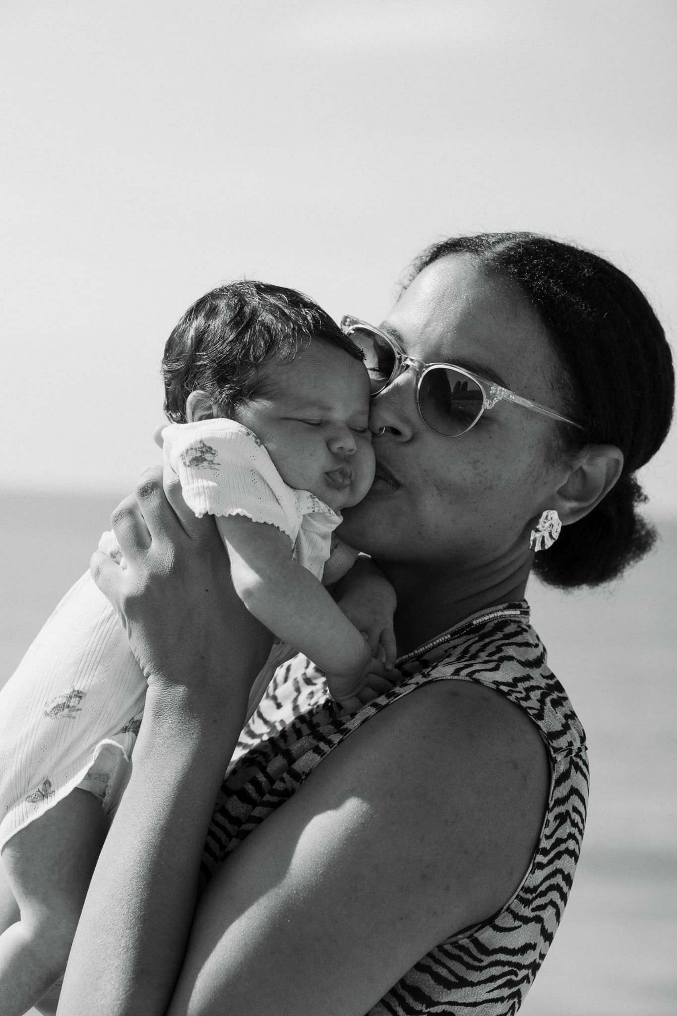 Motherhood fotografie door Sam van Vivid Fotografie